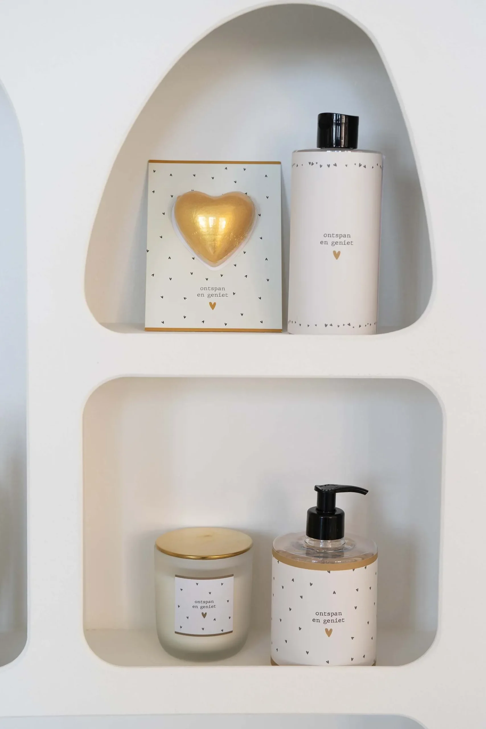 zusss_bodywash_ml_ontspan_en_geniet_antracietgrijsoff_white_1.webp Outlet bodywash 500ml ontspan en geniet antracietgrijs/off white Verzorgingsproducten