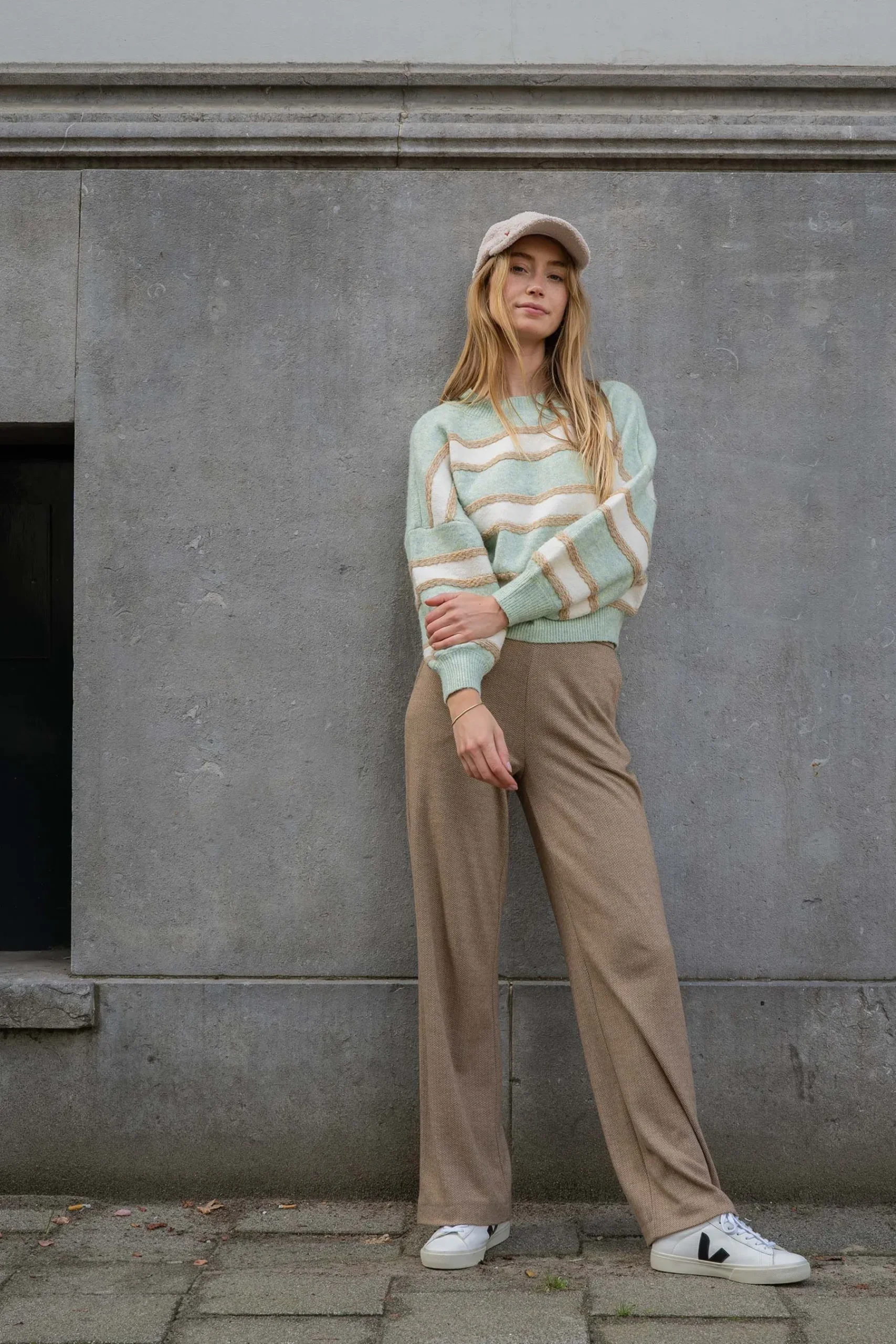 zusss_broek_met_visgraat_structuur_beige_4.webp Cheap broek met visgraat structuur Broeken & Jeans