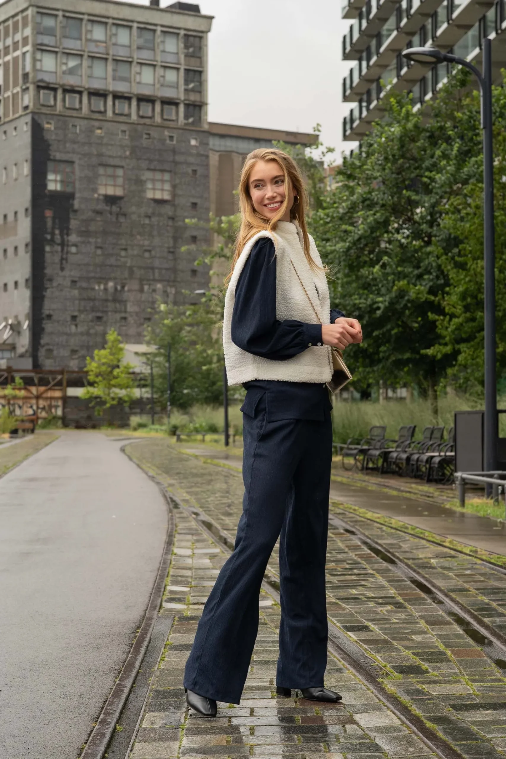 zusss_broek_van_crinkle_stof_donkerblauw_4.webp Flash Sale broek van crinkle stof Broeken & Jeans