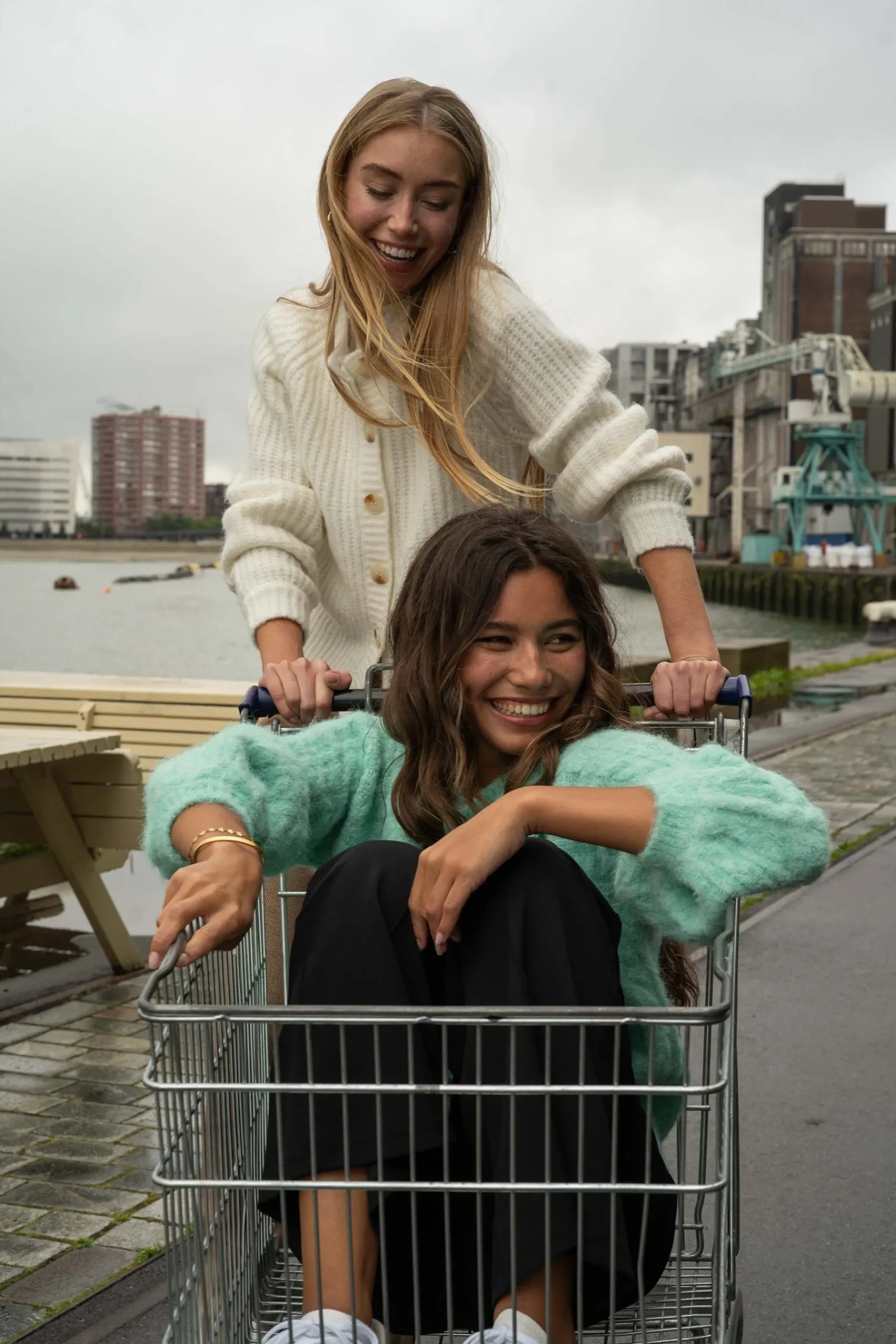 zusss_gebreid_vest_in_bomberstyle_creme_4.webp Store gebreid vest in bomberstyle Vesten