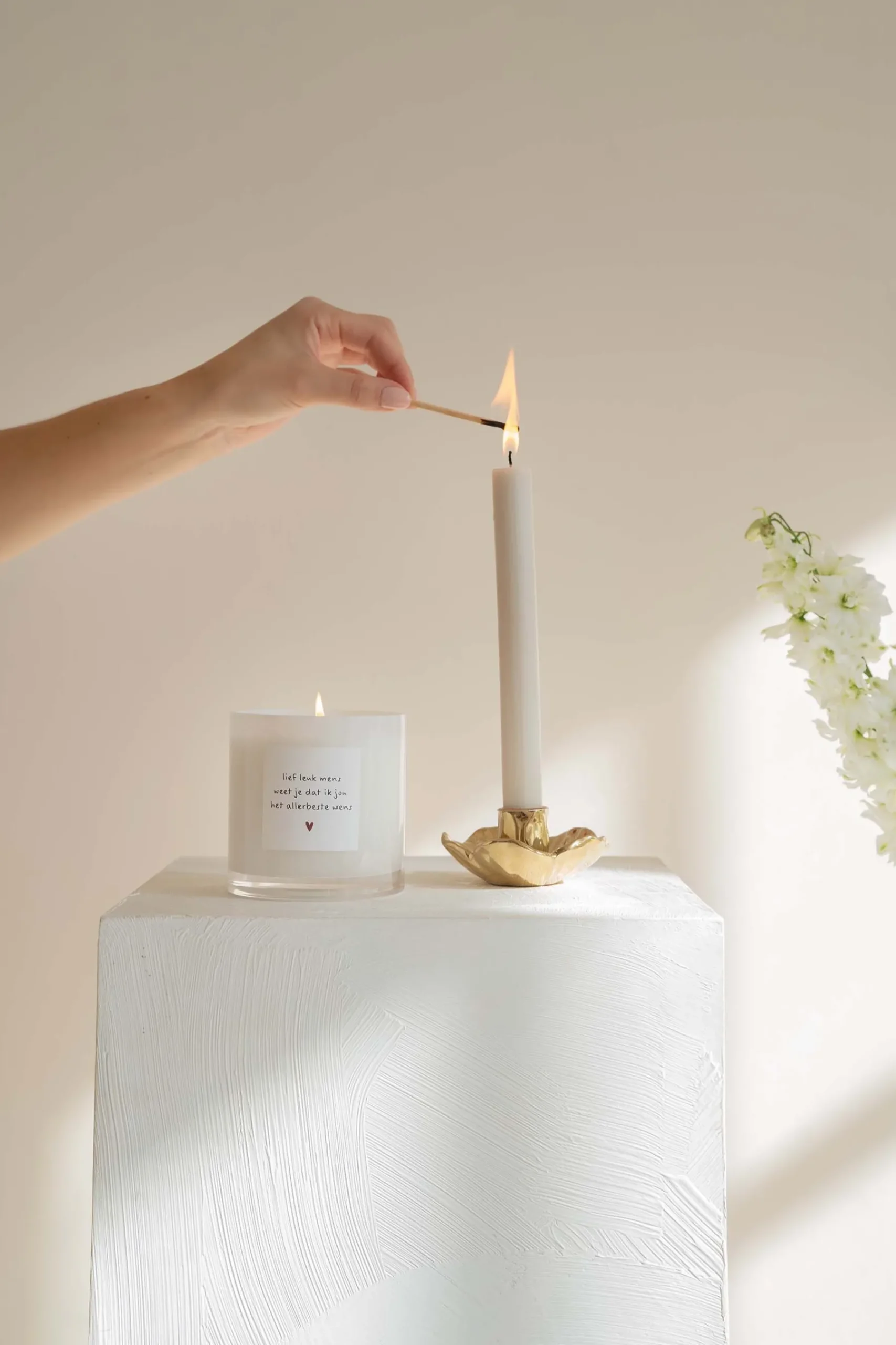 zusss_geurkaars_in_glas_gedicht_lief_leuk_mens_m_wit_2.webp Shop geurkaars in glas gedicht lief leuk mens M wit Geurkaarsen