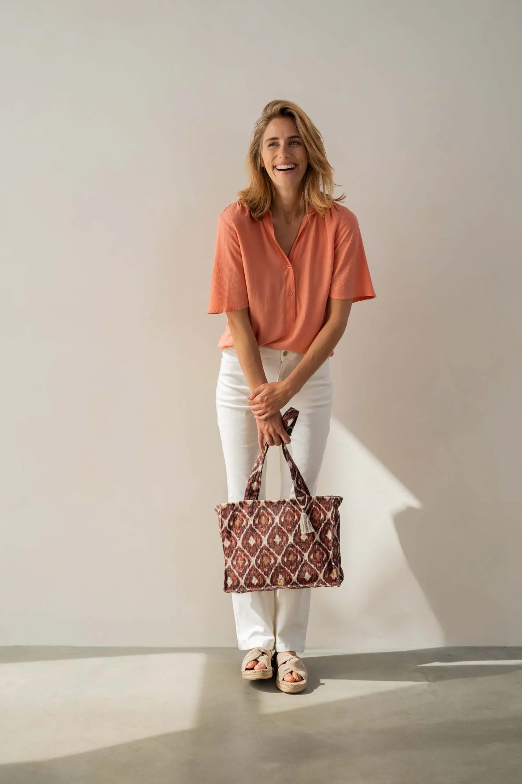 zusss_katoenen_tas_met_ikat_print_zandroodbruin_3.webp Cheap katoenen tas met ikat print Schoudertassen & Handtassen