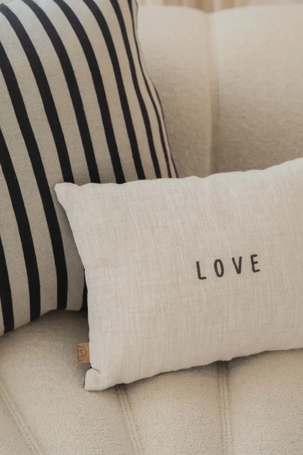 Online kussen bloemenpatroon love 35x25cm antracietgrijs/zand Kussens