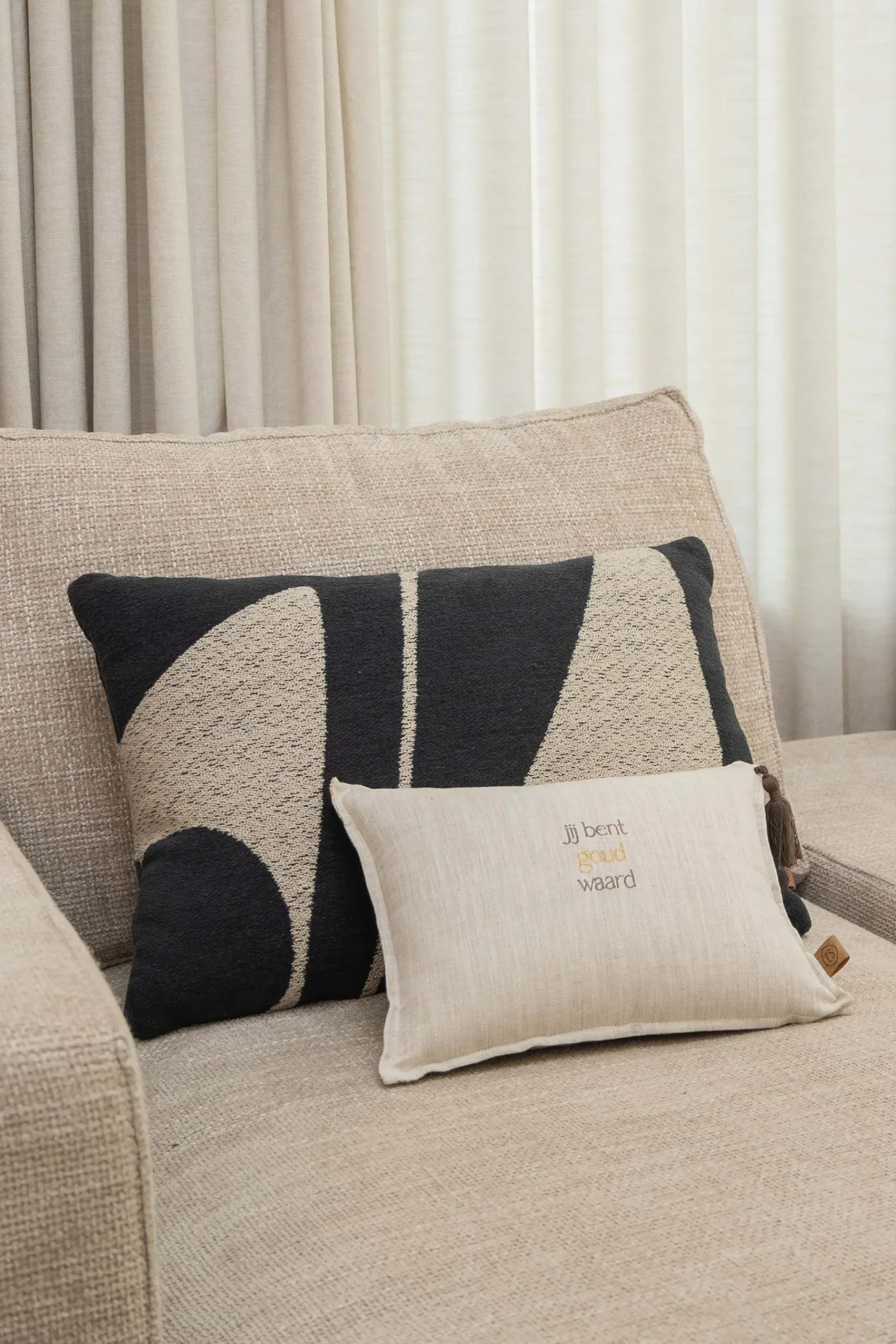 zusss_kussen_grafisch_element_xcm_antraciet_3.webp Store kussen grafisch element 60x40cm antraciet Kussens