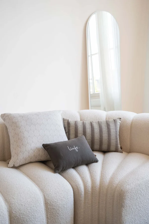 Store kussen grafisch patroon borduur 50x30cm grijs Kussens