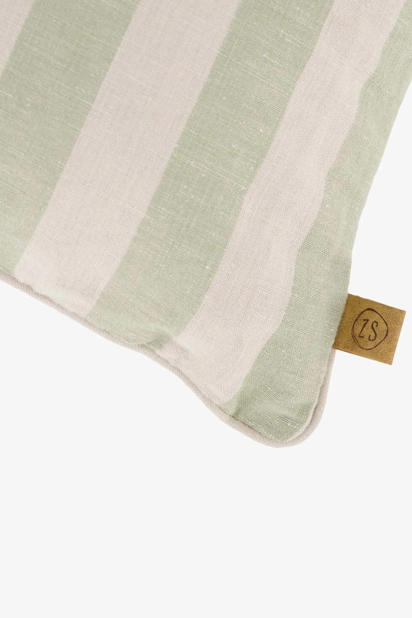 zusss_kussen_strepen_xcm_zandsaliegroen_3.webp Outlet kussen strepen 60x40cm Kussens