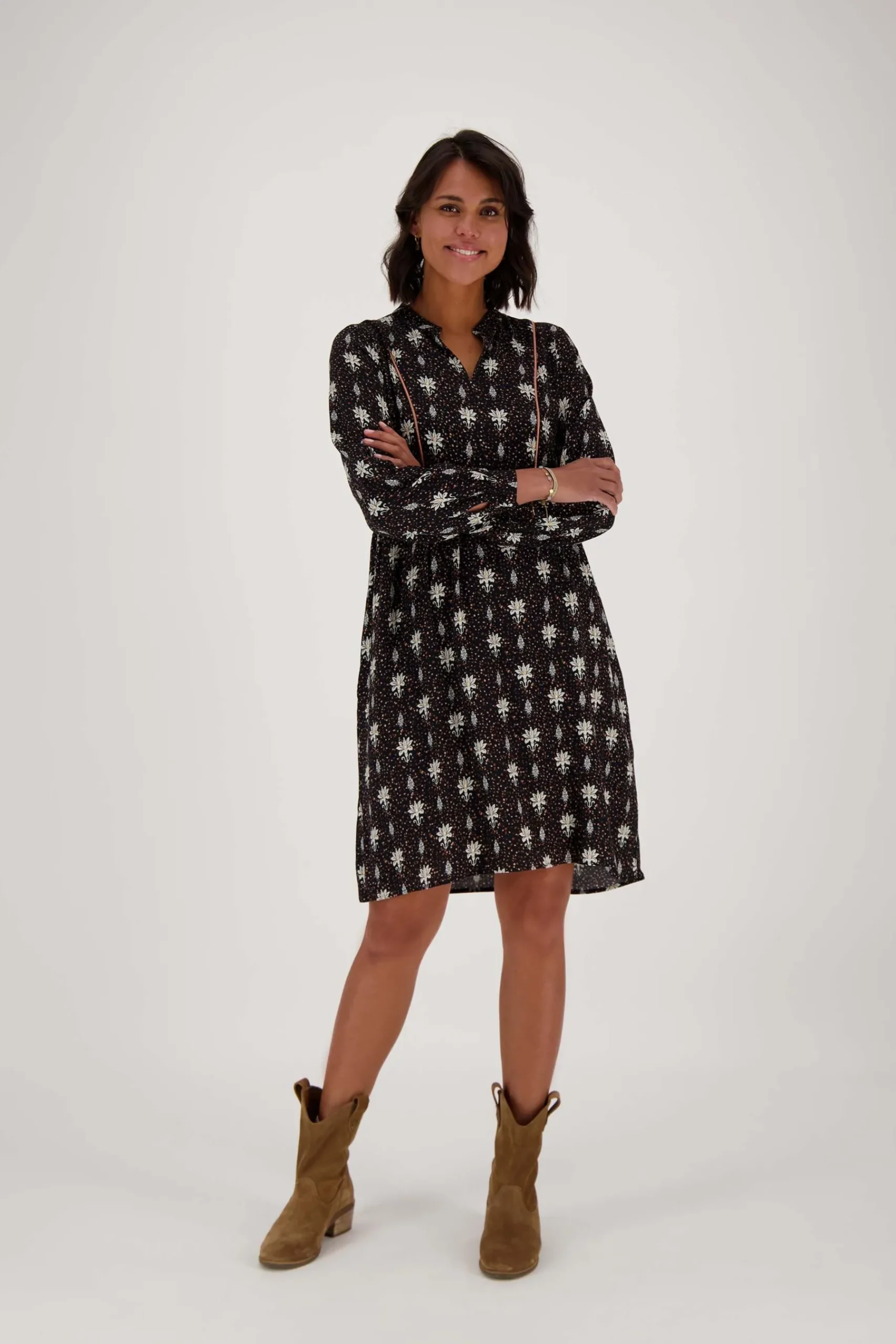 zusss_limited_jurk_met_bloemenprint_zwart_1.webp Best limited jurk met bloemenprint Jurkjes & Rokken