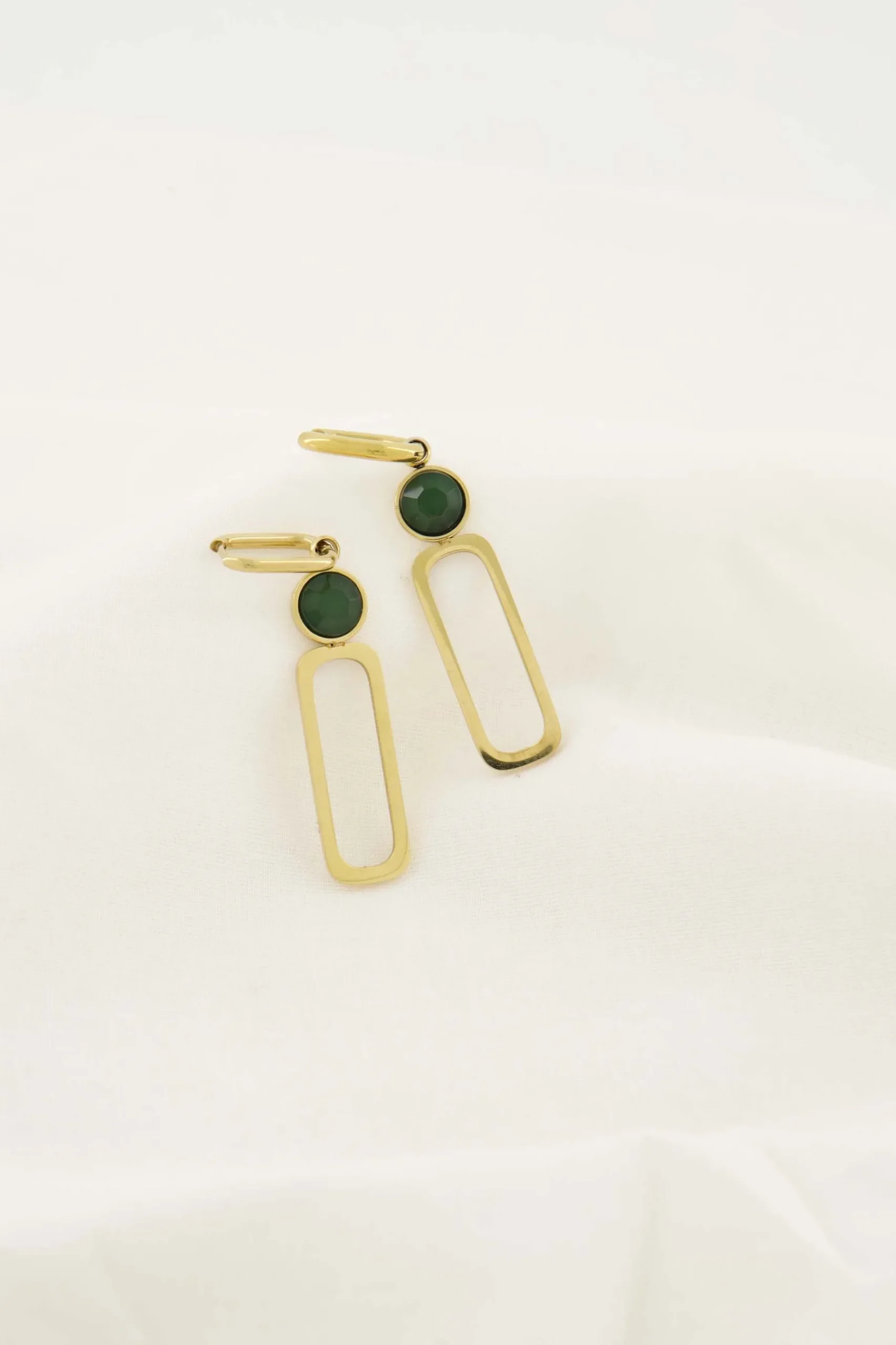 zusss_oorbel_met_glassteen_donkergroen_0.webp Discount oorbel met glassteen Oorbellen