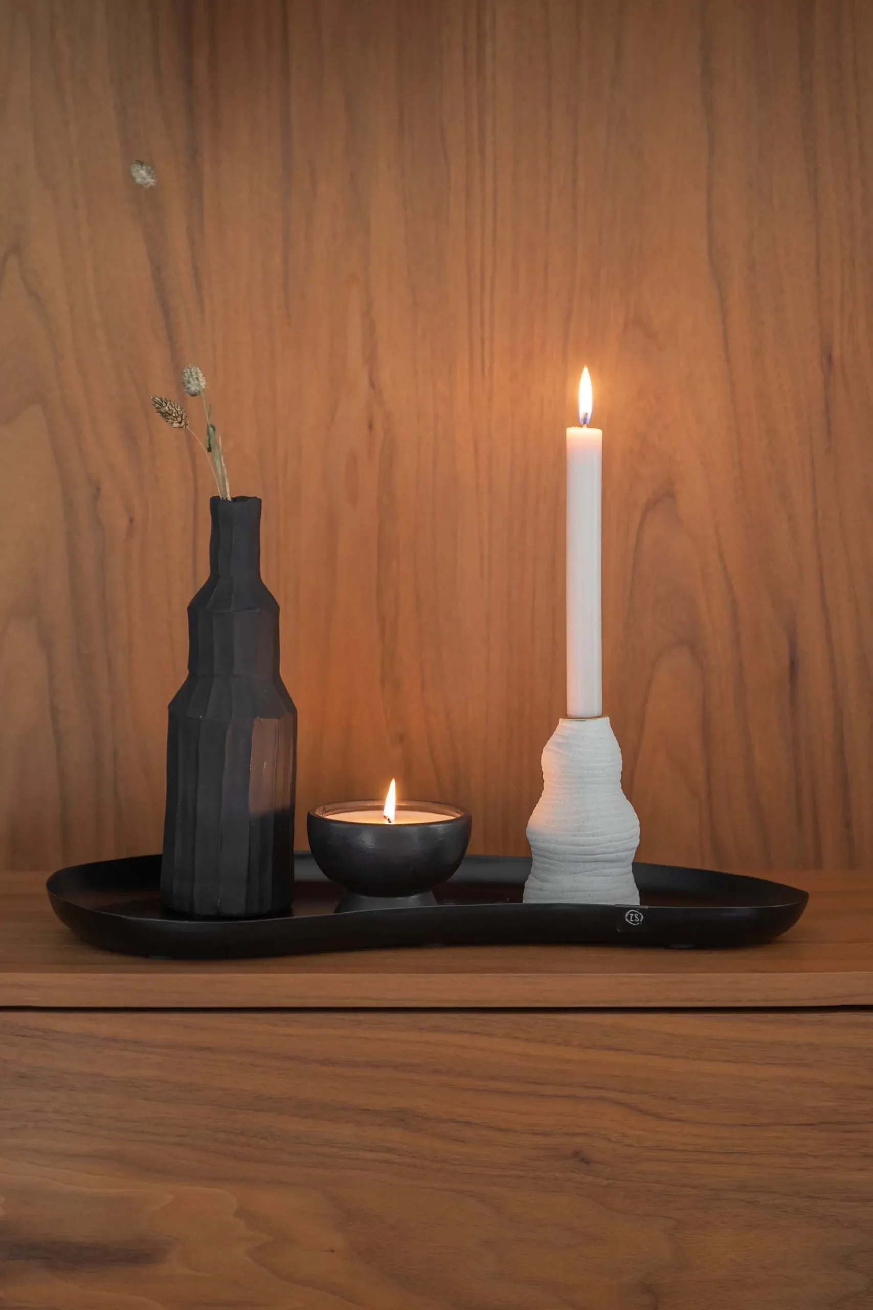 zusss_polystone_vaas_lijnen_zwart_1.webp New polystone vaas lijnen Vazen & Potten