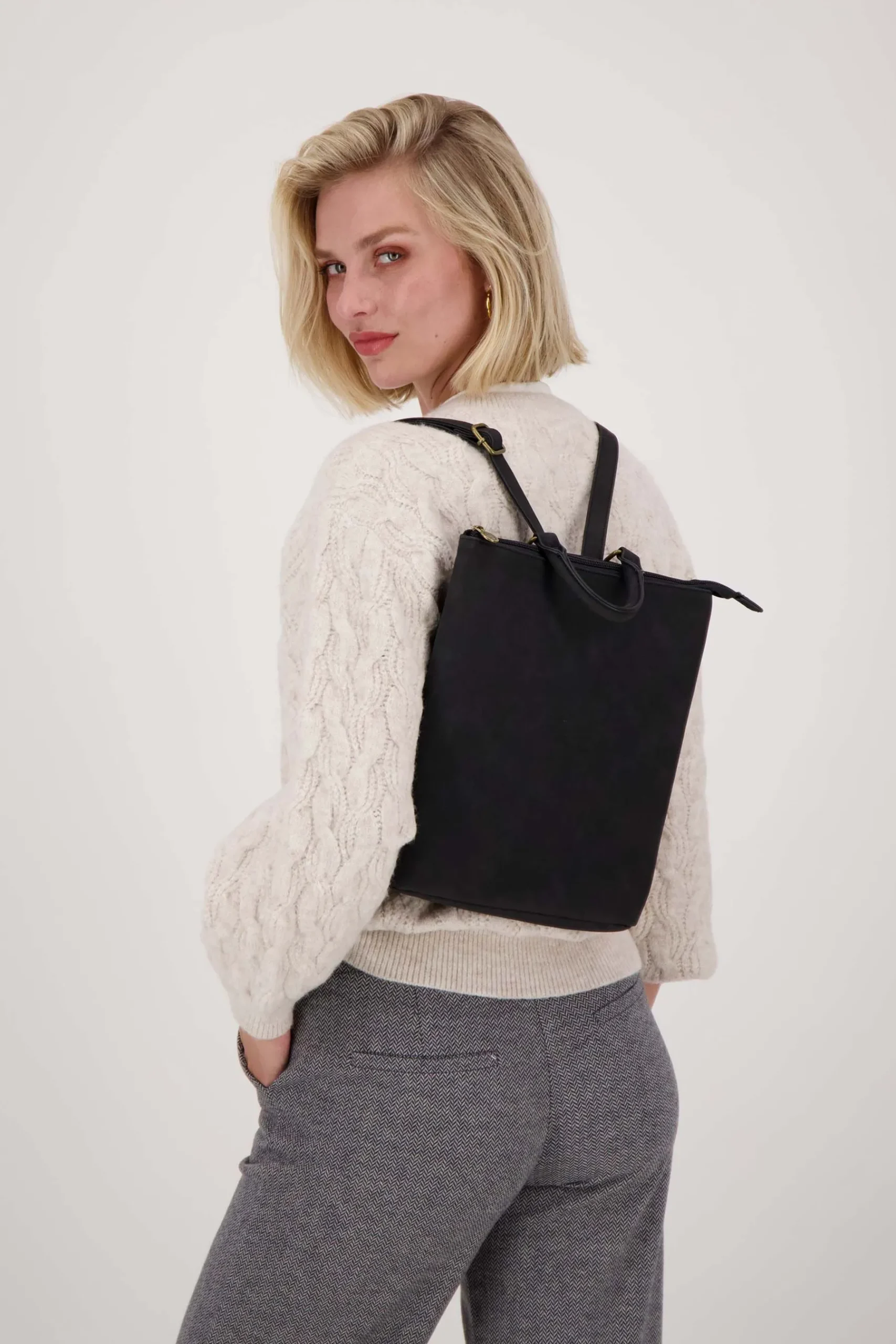 zusss_rugtas_zwart_1.webp Shop rugtas Rugtassen