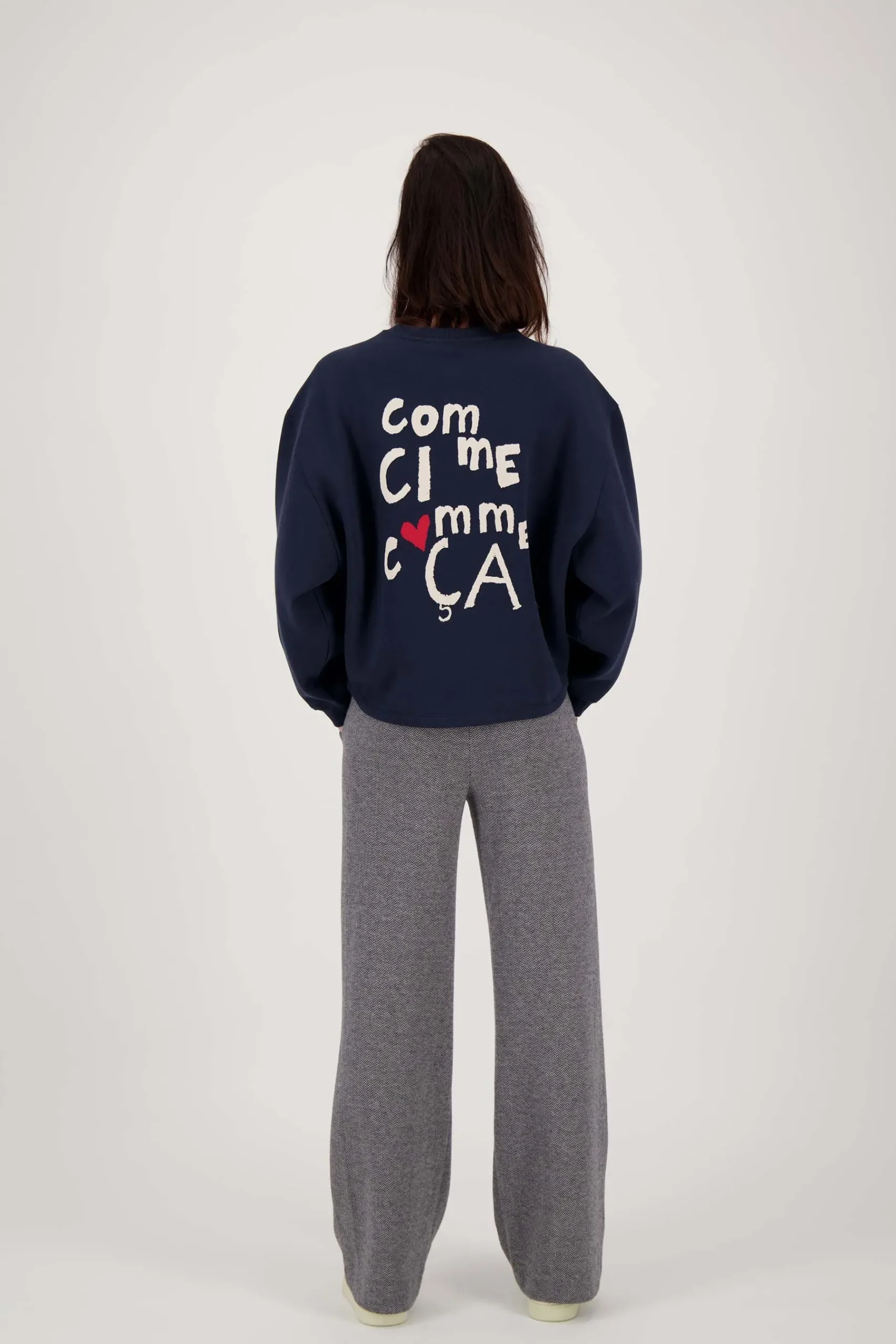 zusss_sweater_met_tekst_donkerblauw_2.webp Cheap sweater met tekst Truien