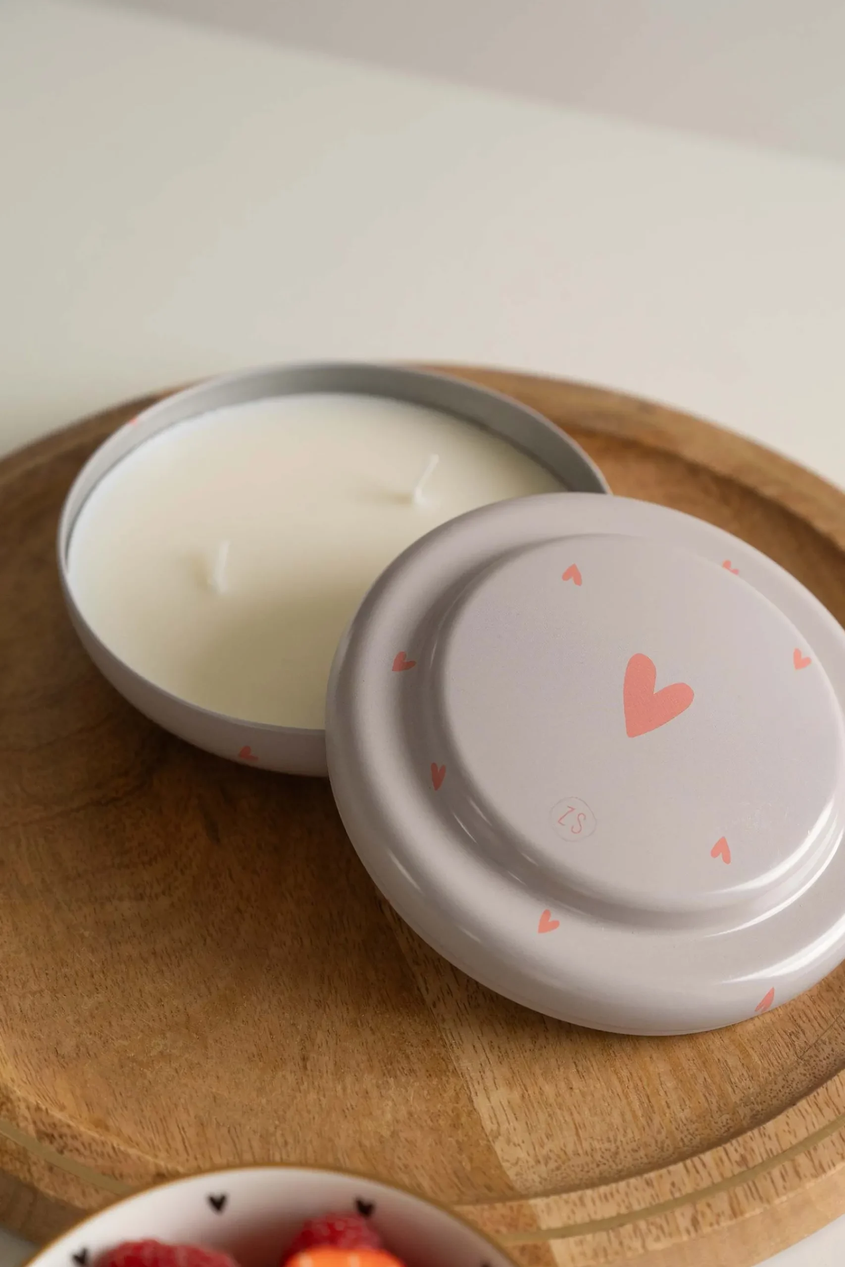 zusss_tinnen_geurkaars_bamboe_hartje_zand_koraal_3.webp Best tinnen geurkaars bamboe hartje zand koraal Geurkaarsen