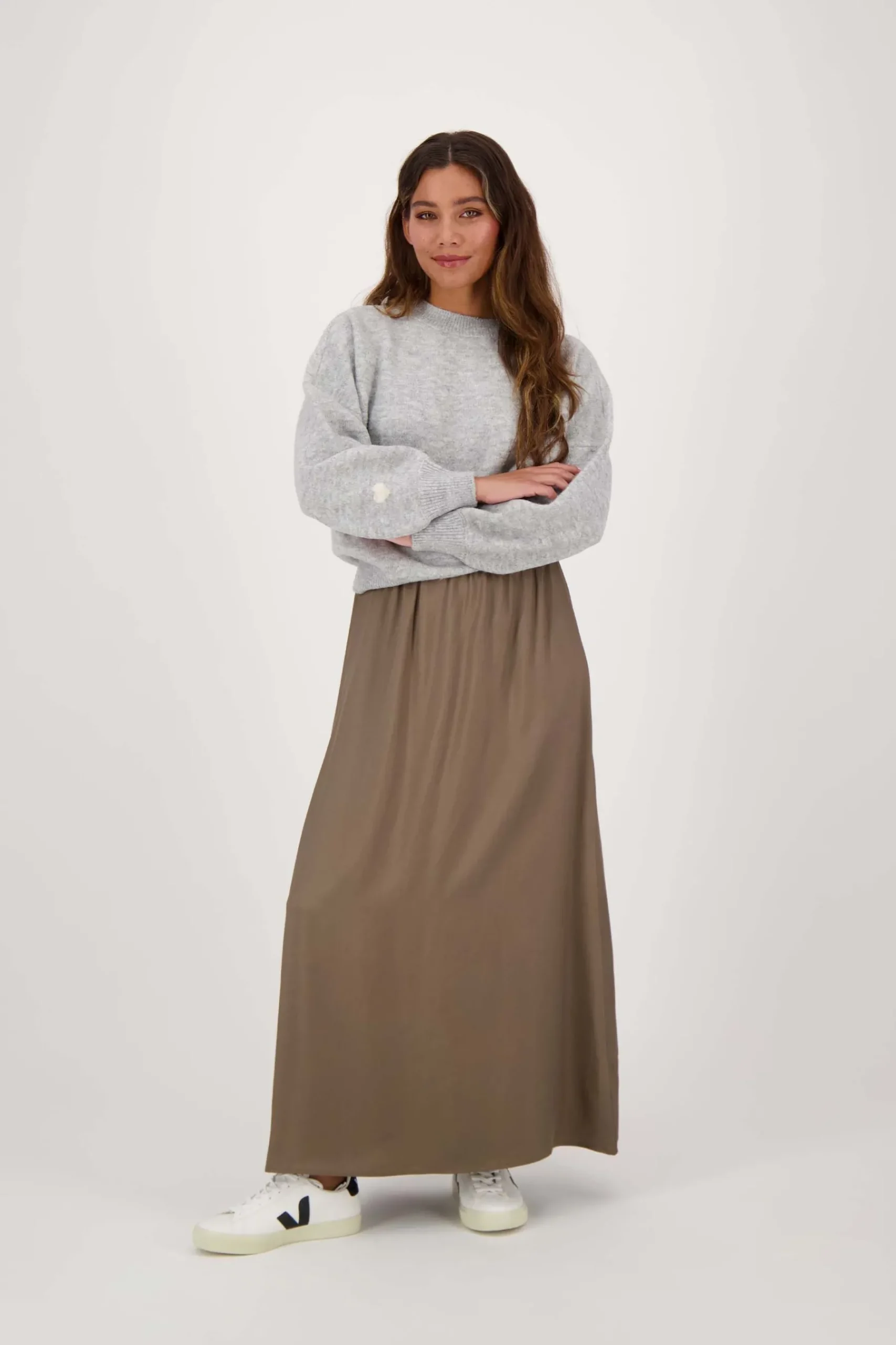 zusss_trui_met_hartje_detail_middengrijs_1.webp Discount trui met hartje detail Truien